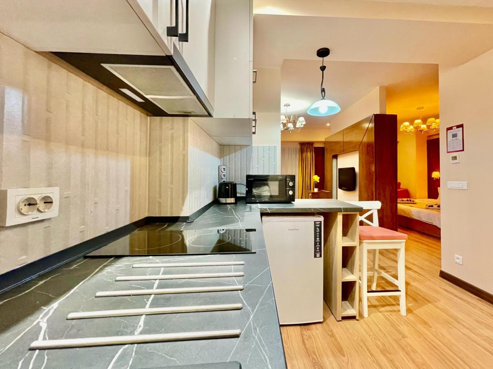 Royal Studio Apartment With A Perfect View - Yamaluxe Bukares Bagian luar foto