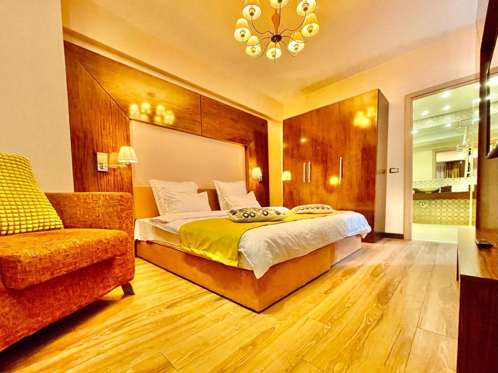Royal Studio Apartment With A Perfect View - Yamaluxe Bukares Bagian luar foto