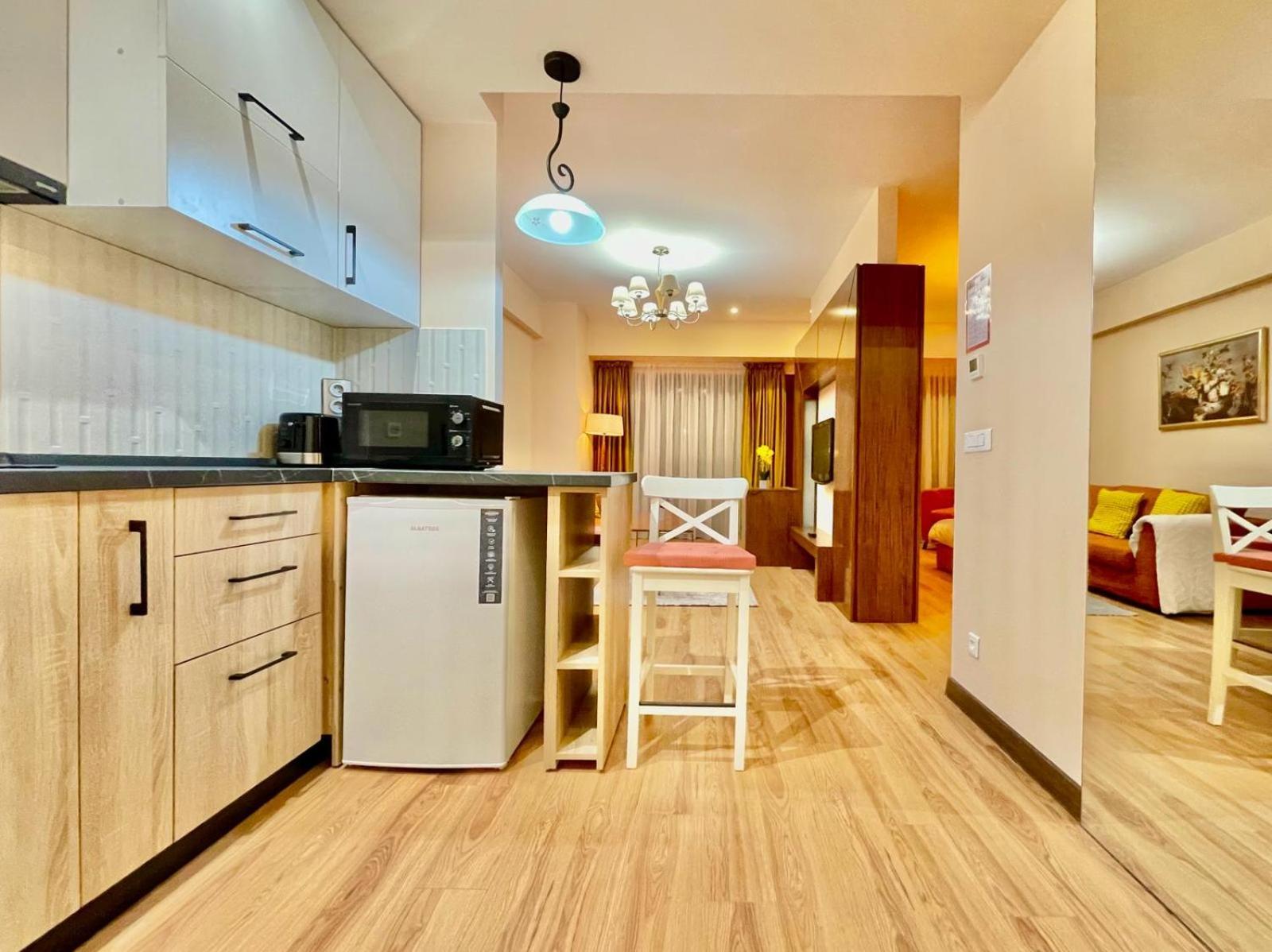 Royal Studio Apartment With A Perfect View - Yamaluxe Bukares Bagian luar foto