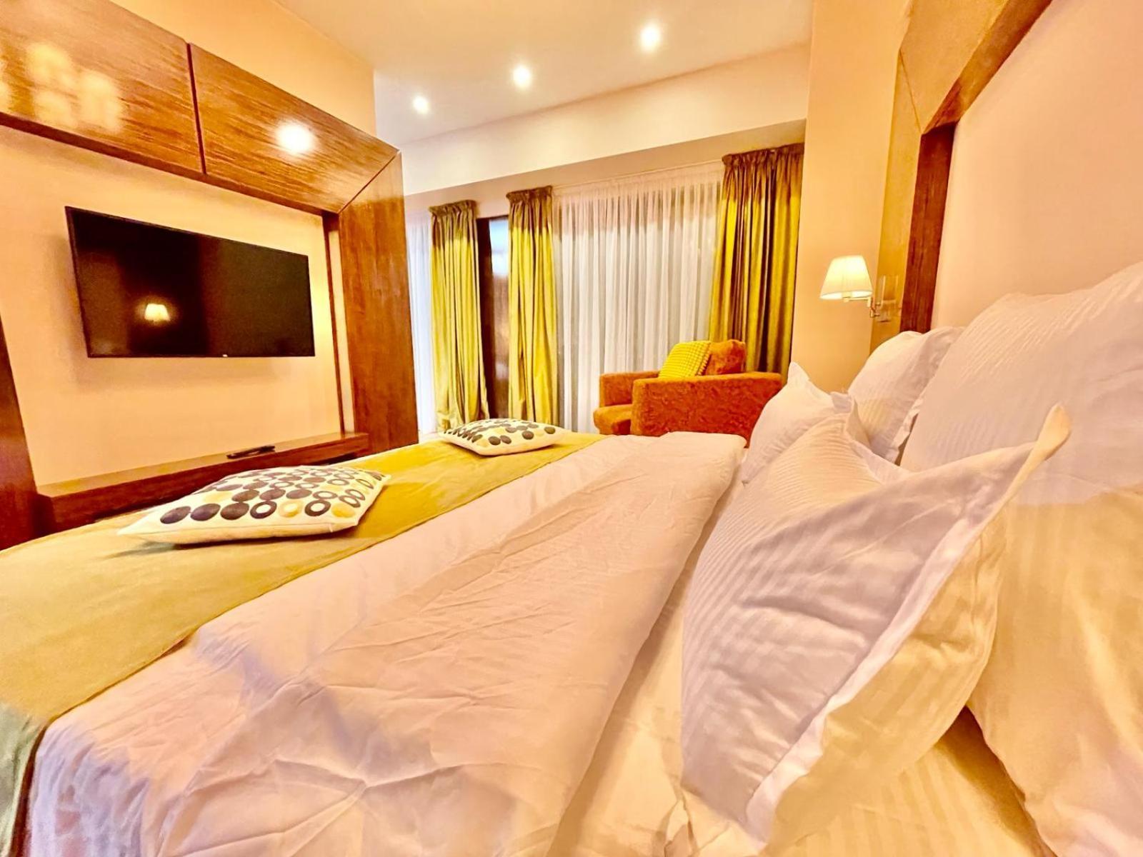 Royal Studio Apartment With A Perfect View - Yamaluxe Bukares Bagian luar foto