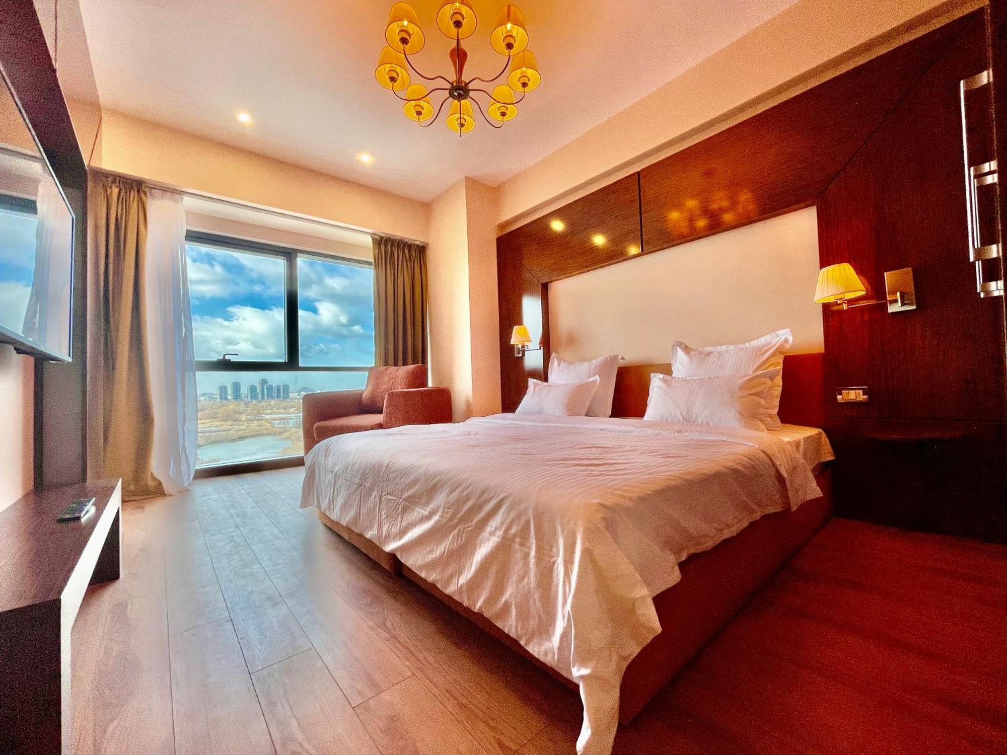 Royal Studio Apartment With A Perfect View - Yamaluxe Bukares Bagian luar foto