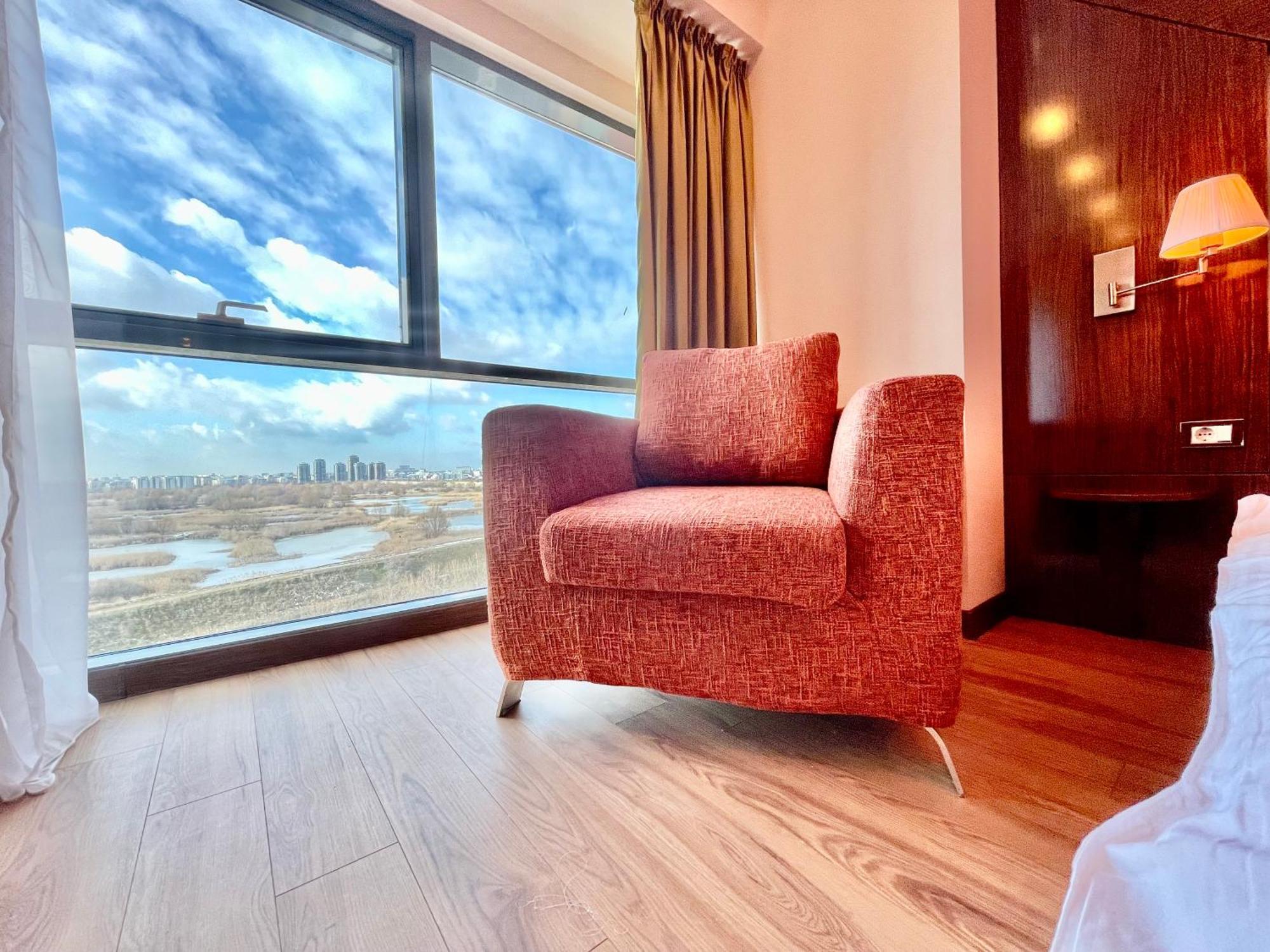 Royal Studio Apartment With A Perfect View - Yamaluxe Bukares Bagian luar foto